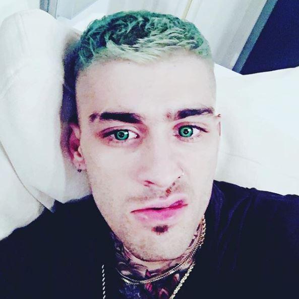  Zayn Malik shared a bizarre selfie with green eyes