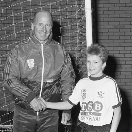  A young David Beckham shakes hands with Bobby Charlton in 1986