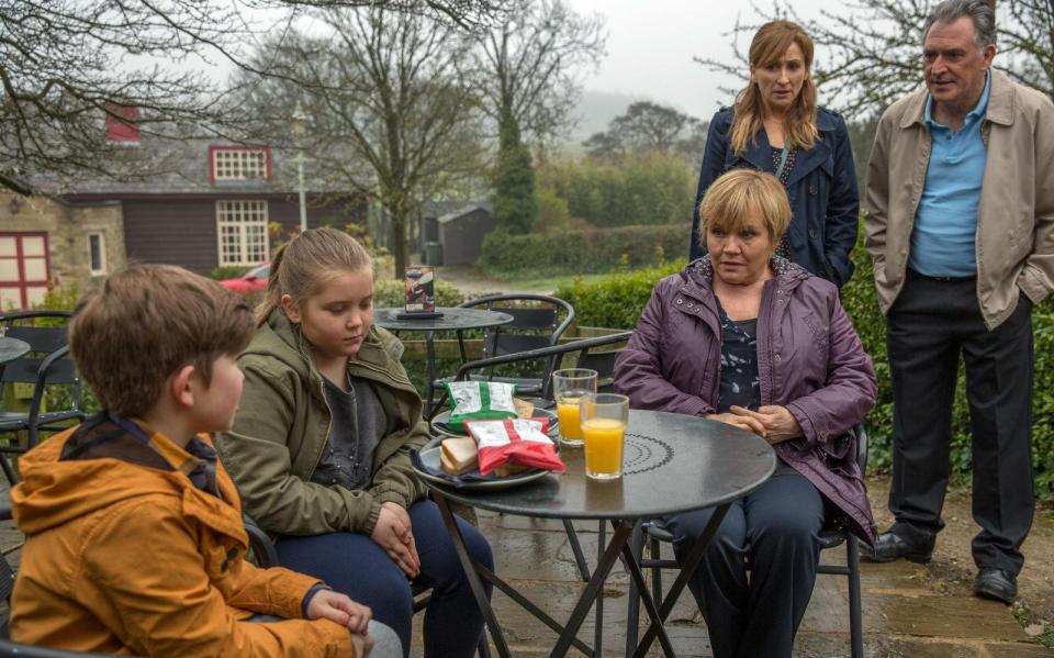  Brenda plays with fire as she uses Bob's children against him to destroy his life with Laurel