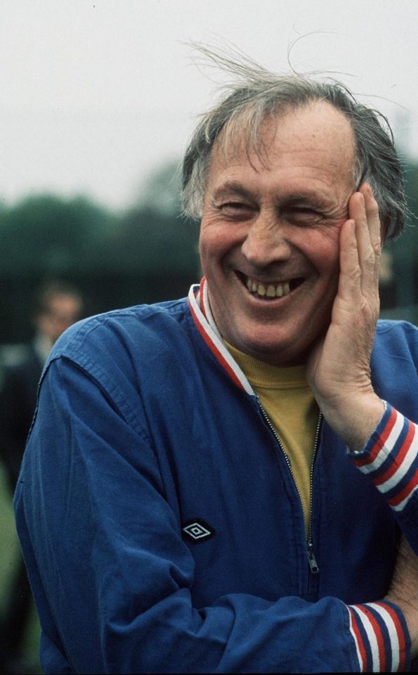  Football legend Joe Mercer's England caps and medals are being sold so that his great-grandchildren can go to university