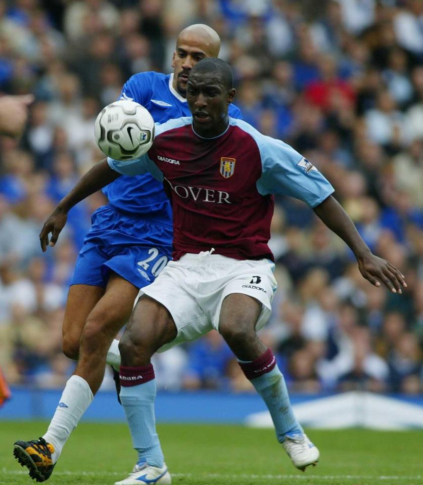  Jlloyd Samuel in action with Juan Veron in 2003