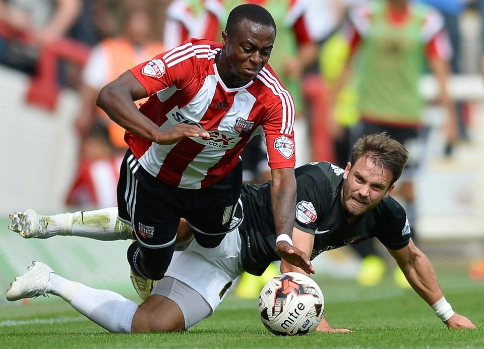  Wiggins battles against Moses Odubajo of Brentford in 2009