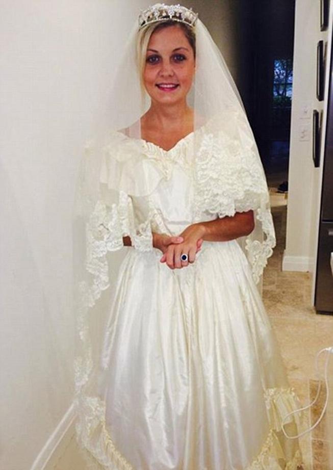 The young woman even has a replica Princess Diana wedding dress