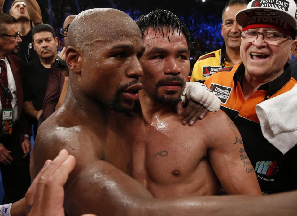  The welterweight clash went to Floyd Mayweather on the scorecards