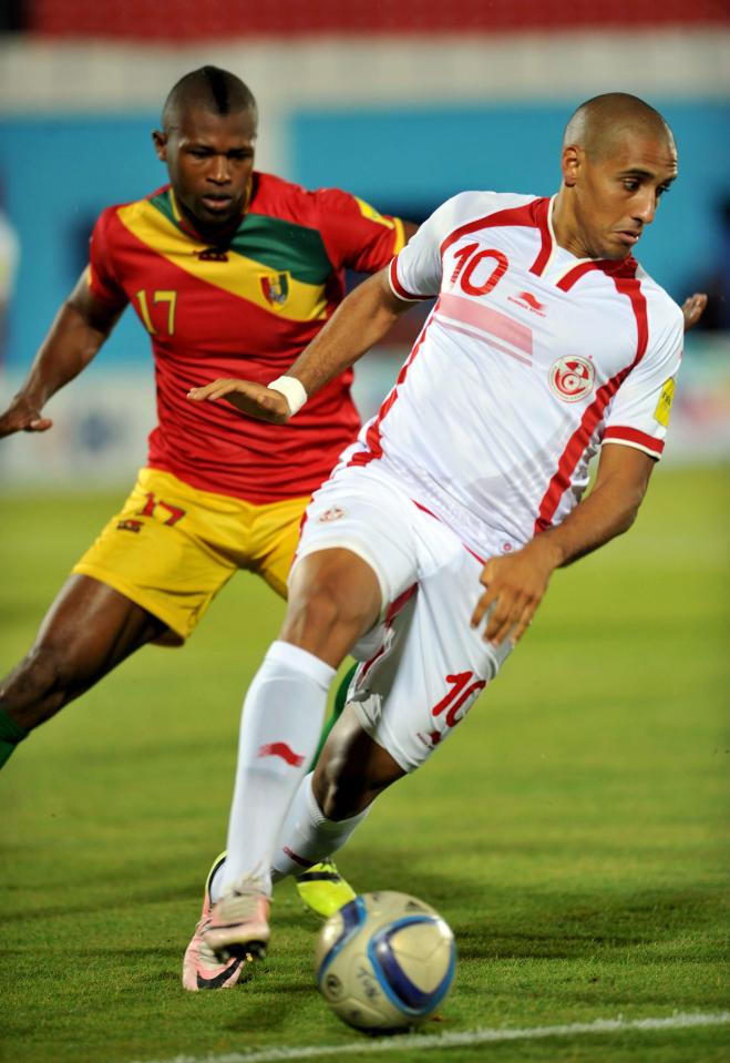  Wahbi Khazri dribbles the ball as Guinean defender Conde Sekou defends