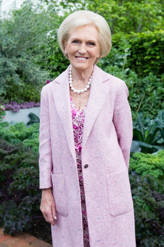  Mary Berry has admitted she doesn't like to dunk her bread in soup