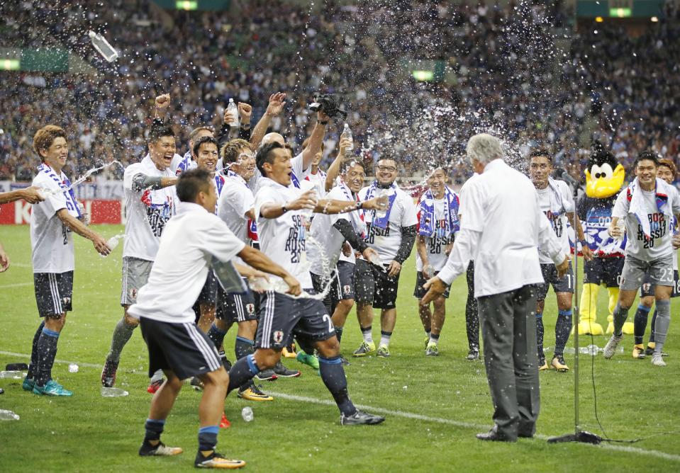  Japan players celebrate qualifying for Russia after beating Australia