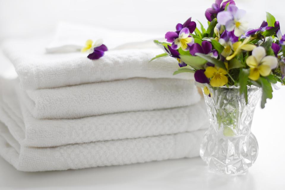  Putting out fresh, clean towels will make the bathroom more welcoming