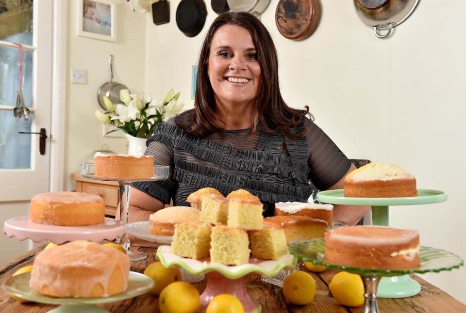  Great British Bake Off 2011 winner Jo Wheatley rates the lemon drizzles