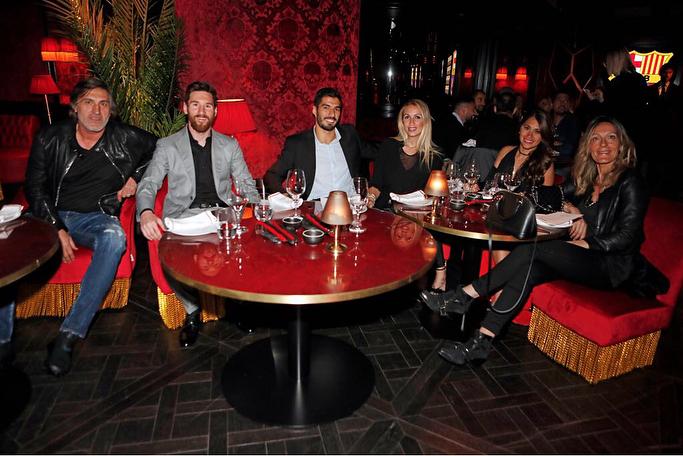  The Barca stars enjoyed a meal at a plush spot in town