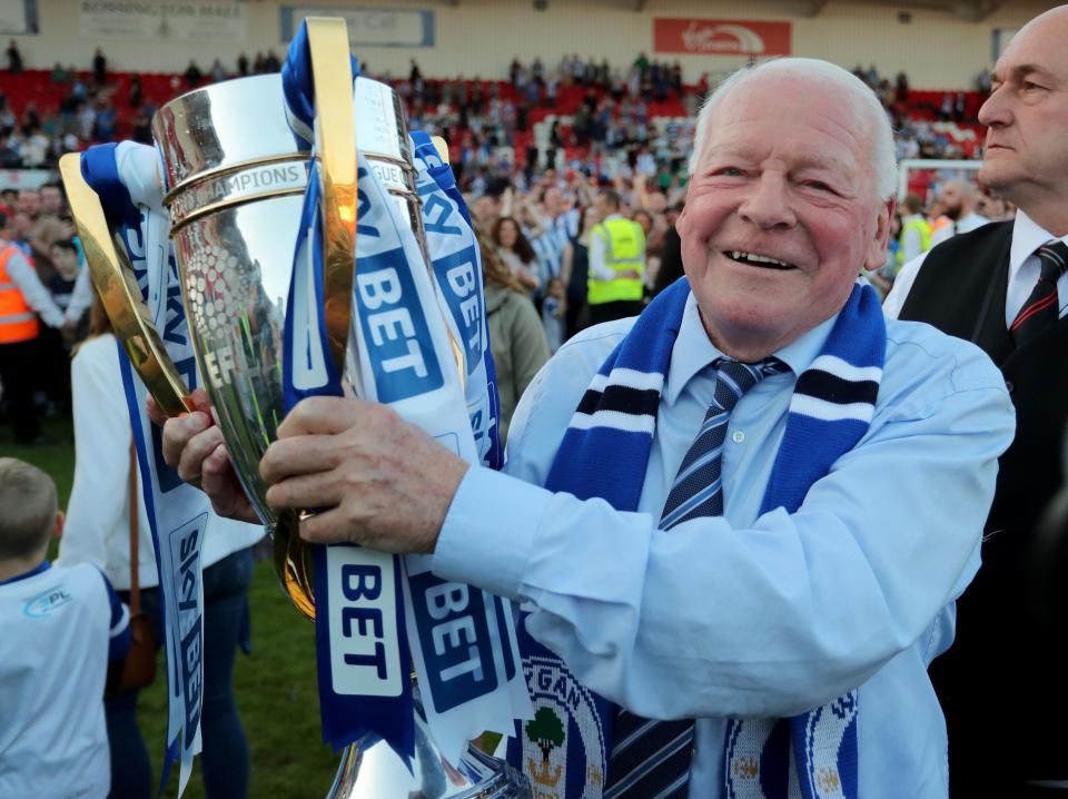  Dave Whelan has agreed to sell his family's stake in Wigan