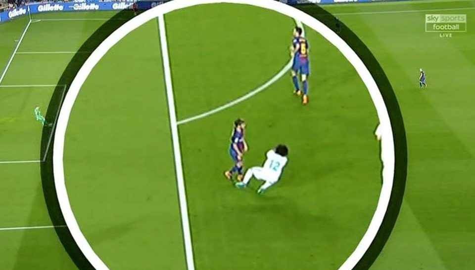  Marcelo fell to the floor after the incident with Sergi Roberto