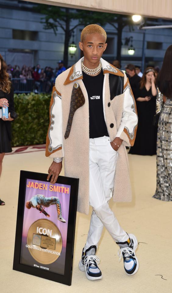  Jaden Smith arrived at the Met Gala 2018 with his OWN gold disc