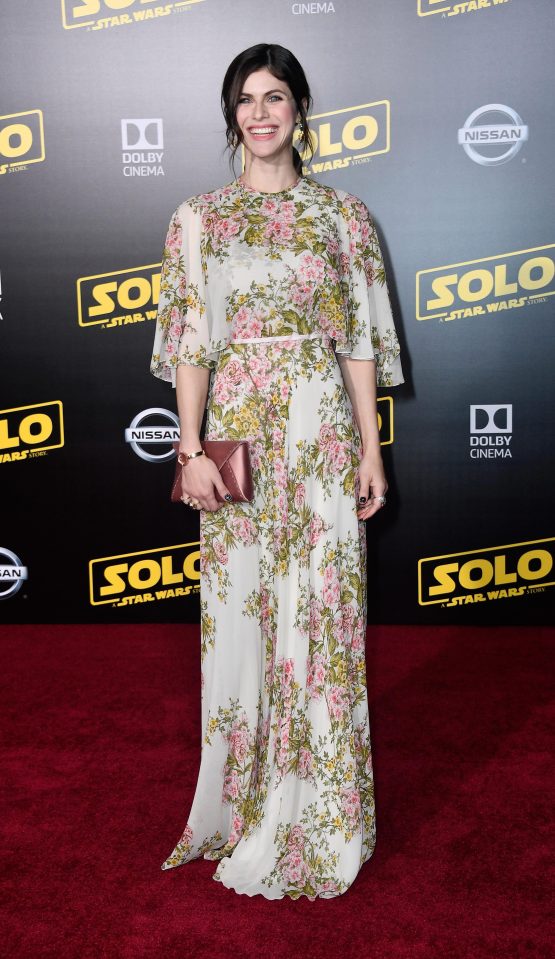  Alexandra Daddario wore a pretty floral gown