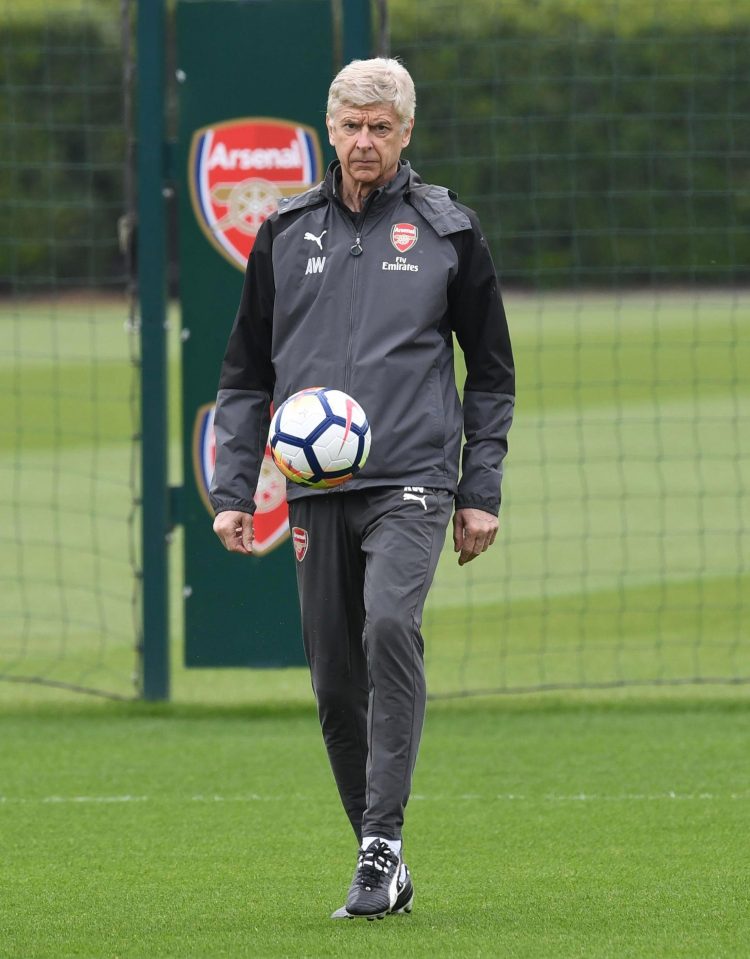  Arsene Wenger looked all business in his final training session