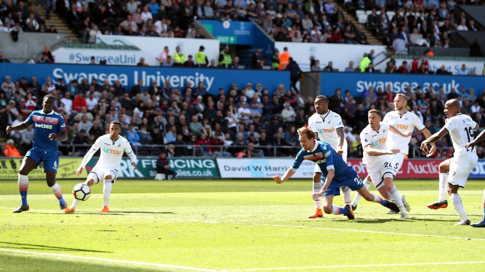  Peter Crouch had to duck down to head home