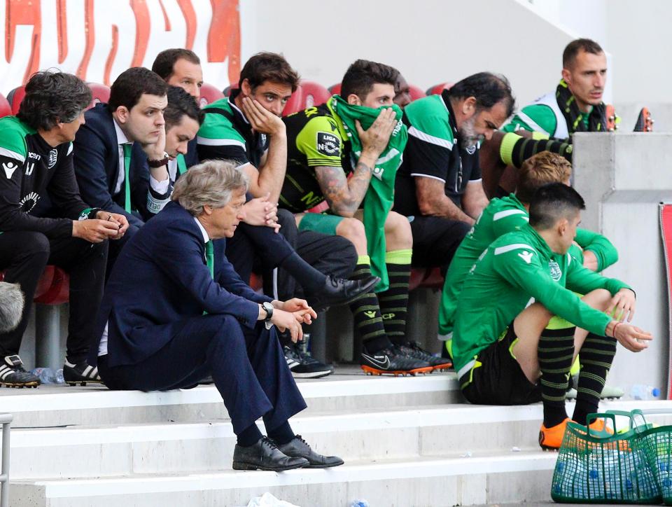  Jorge Jesus and his backroom staff watch on as Sporting Lisbon lose to Maritimo