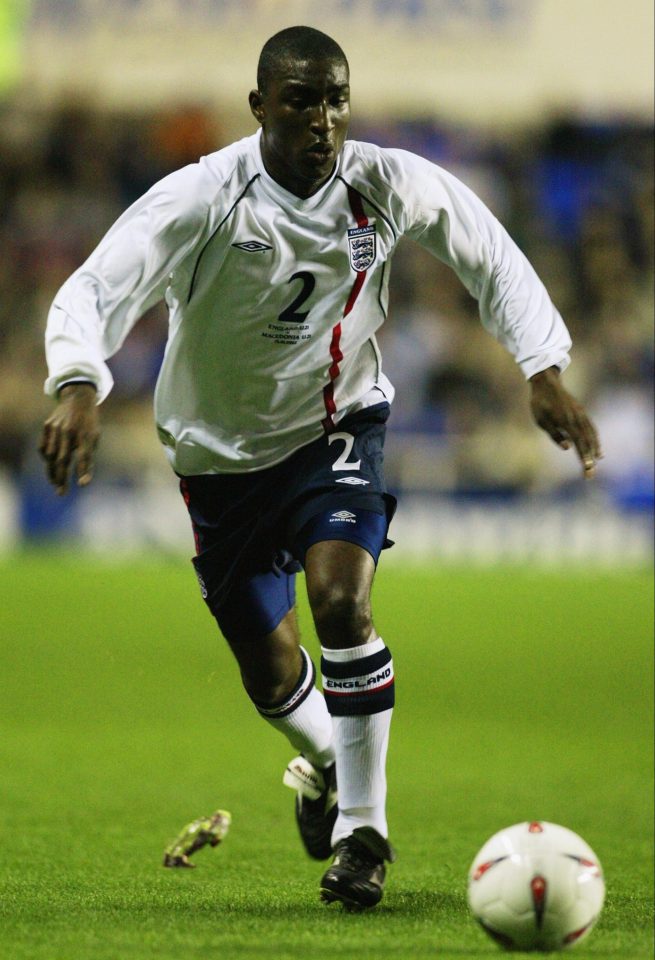  Jlloyd Samuel played at England Under-18, U20 and U21 level