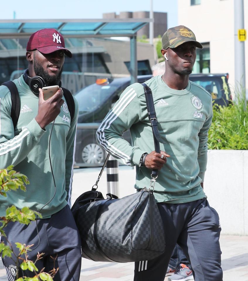  Lukaku heads into the station next to Eric Bailly