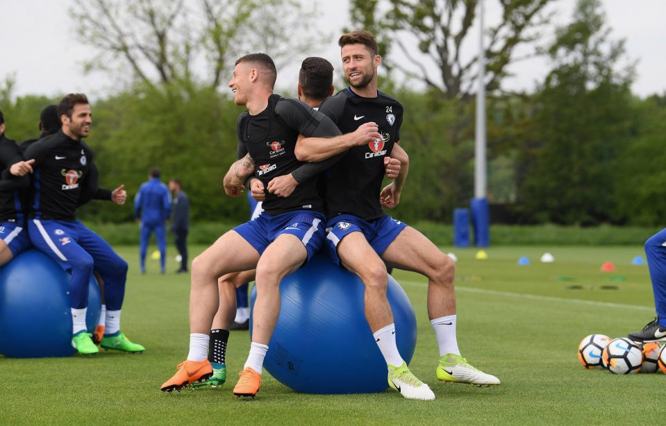  Gary Cahill admits that Chelsea must win a trophy to save their season