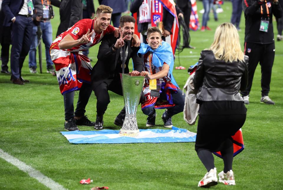  Diego Simeone poses for a picture with two sons Gianluca, left, and Giuliano, right