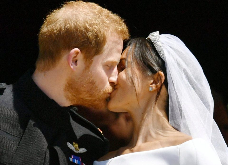  Meghan Markle and Prince Harry locked lips for the first time as husband and wife on the steps of St George's Chapel