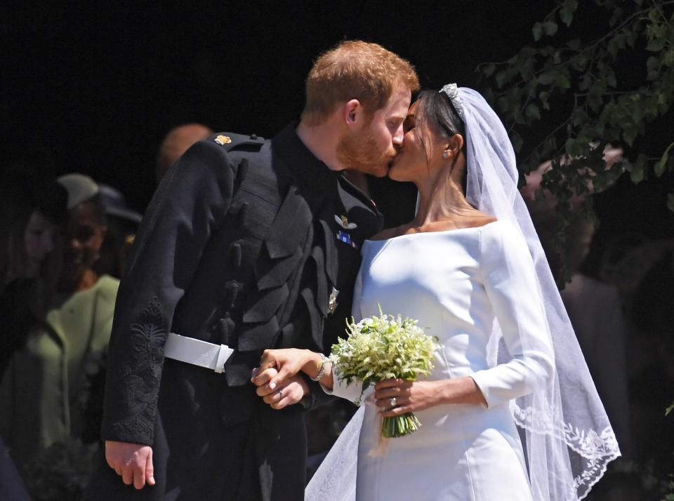  Prince Harry and Meghan kiss for the first time as a married couple