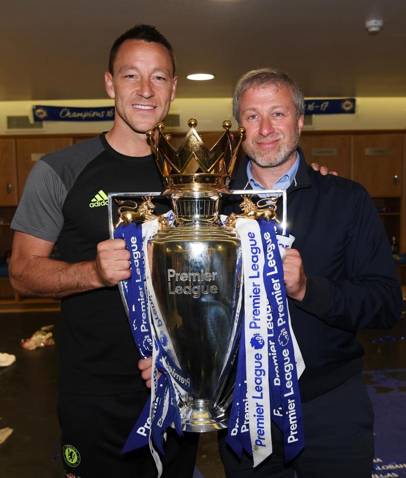  Abramovich holds the Premier League trophy aloft with Chelsea captain John Terry in 2017