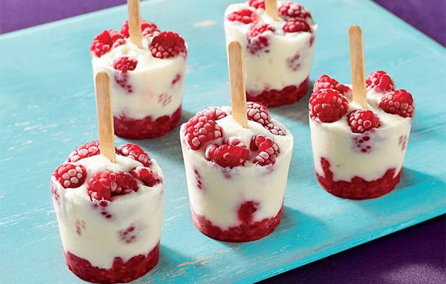 These frozen yoghurt ice lollies are fresh and low in fat