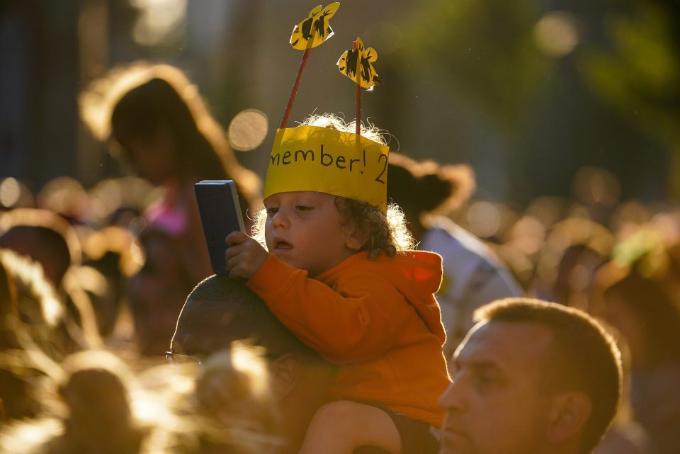  Young and old all came to pay their respects