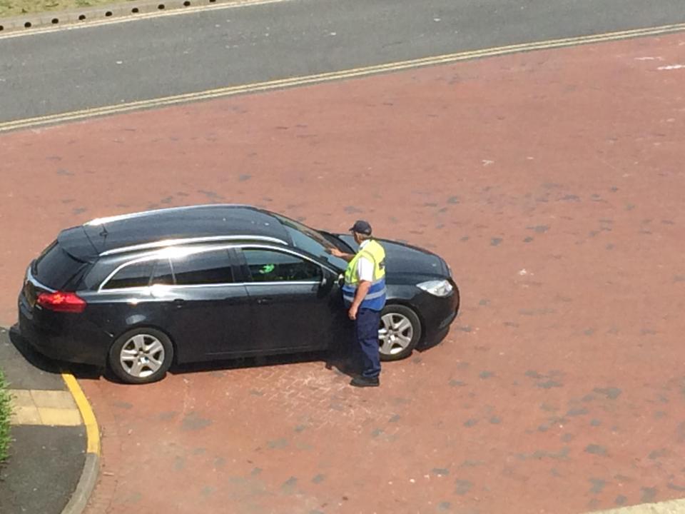  He is then slapping a ticket on the windscreen before 'dashing' off