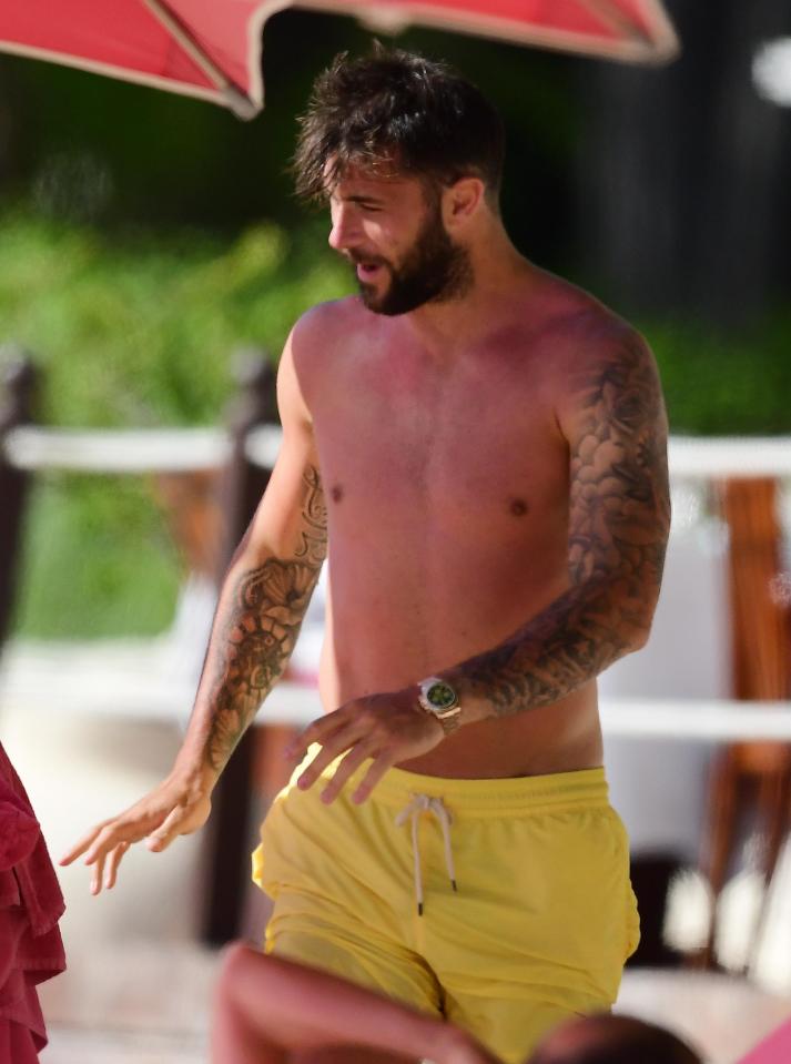  Charlie Austin enjoys his summer holiday after finishing season with Southampton