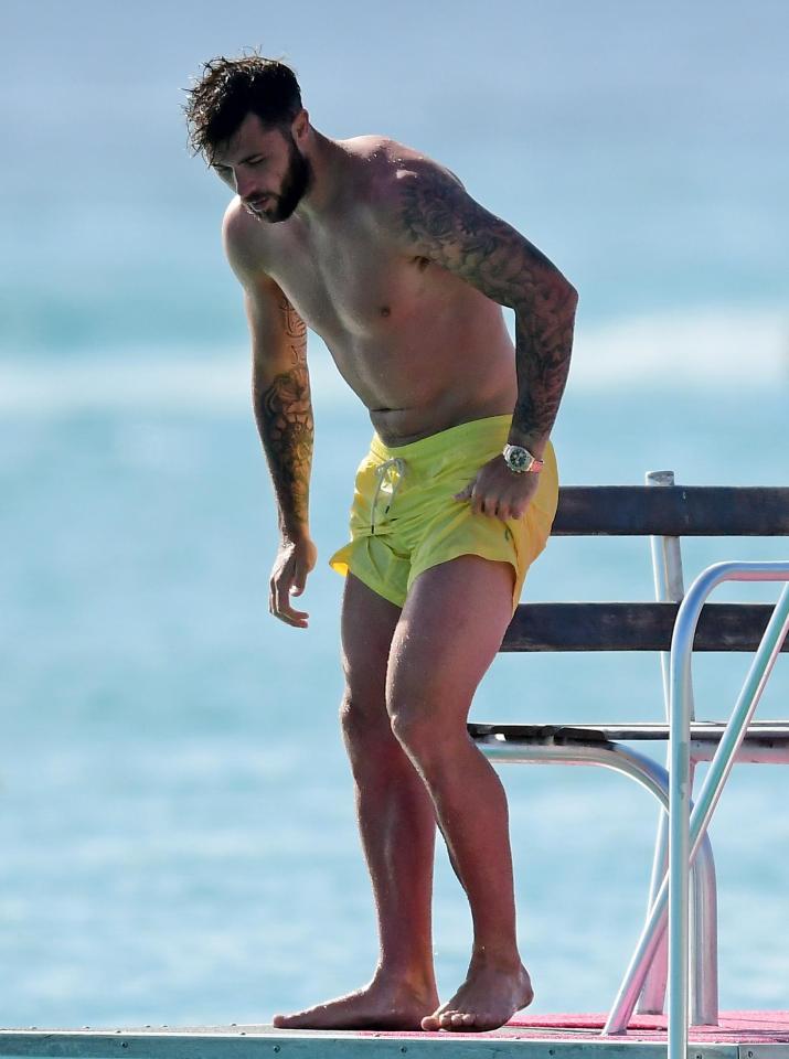  Charlie Austin cools off in the 25 degree Caribbean heat