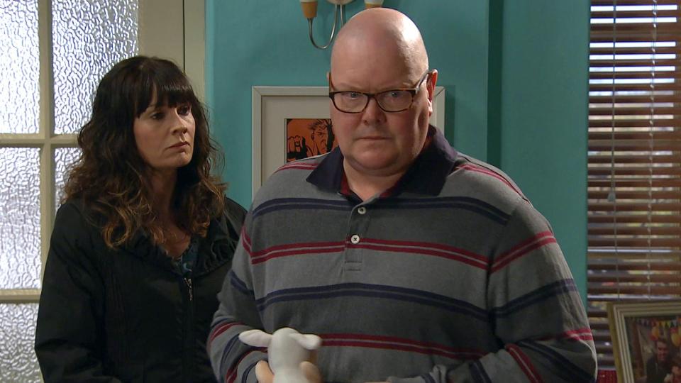  ...and Chas has to figure out how she's going to tell Paddy