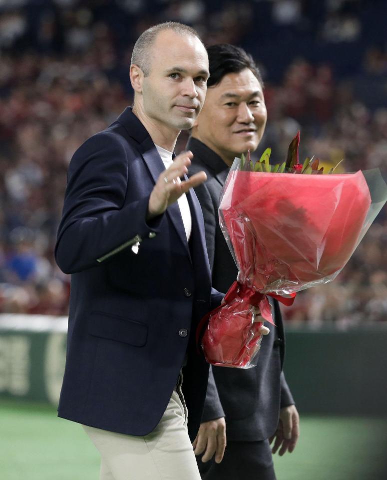  Andres Iniesta and Hiroshi Mikitani, owner of Rakuten and Vissel Kobe arrive at the Tokyo Dome stadium