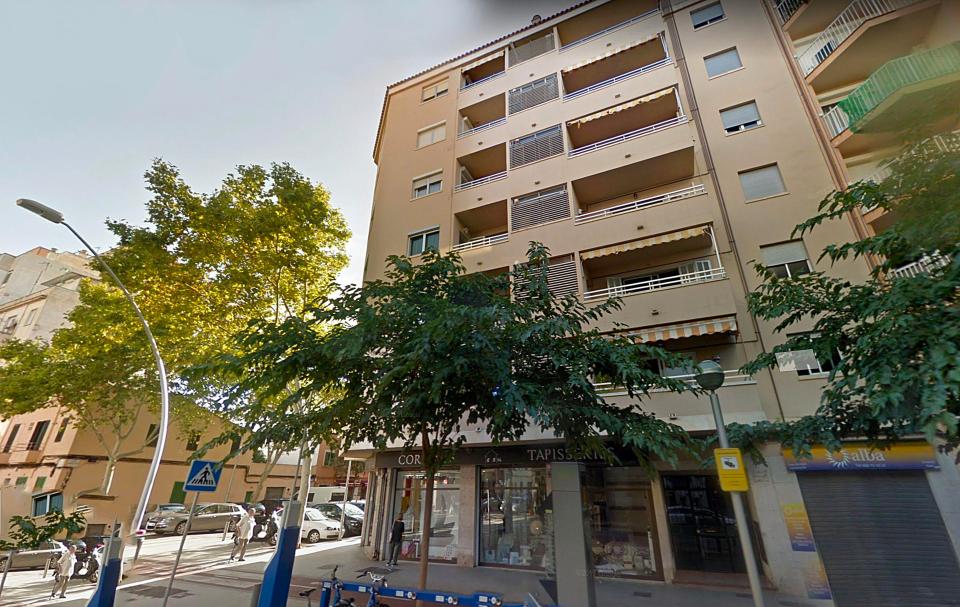  The bottle was found at the entrance to this block of flats in the city of Arxiduc