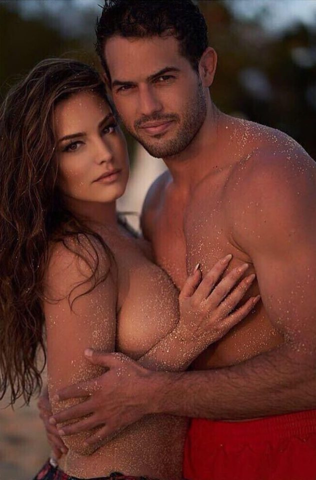  Kelly Brook posed topless with boyfriend Jeremy Parisi