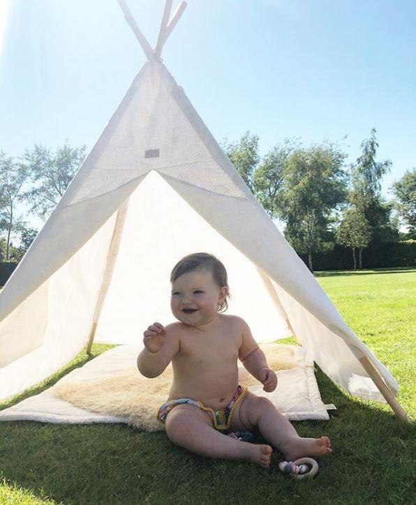  She shared this snap of her little girl enjoying the sunshine despite the house drama