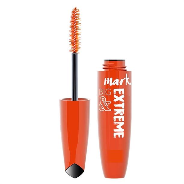 The Big & Extreme mascara gives a false-lash effect