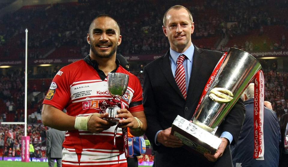  Thomas Leuluai will be consulted by New Zealand coach Michael Maguire (right) ahead of england's Test against the Kiwis.