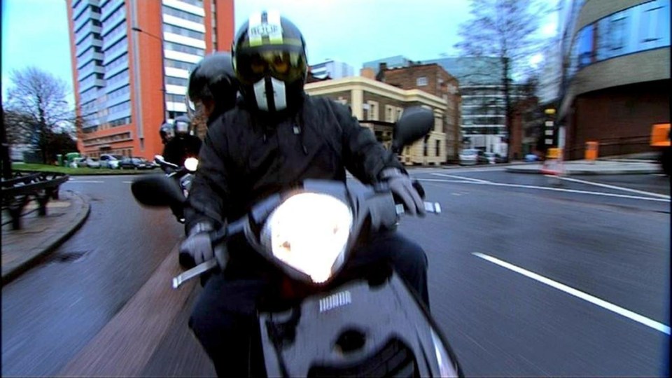 It’s becoming a typical London sight: moped robbers mounting the curb to steal pedestrian’s mobile phones and handbags