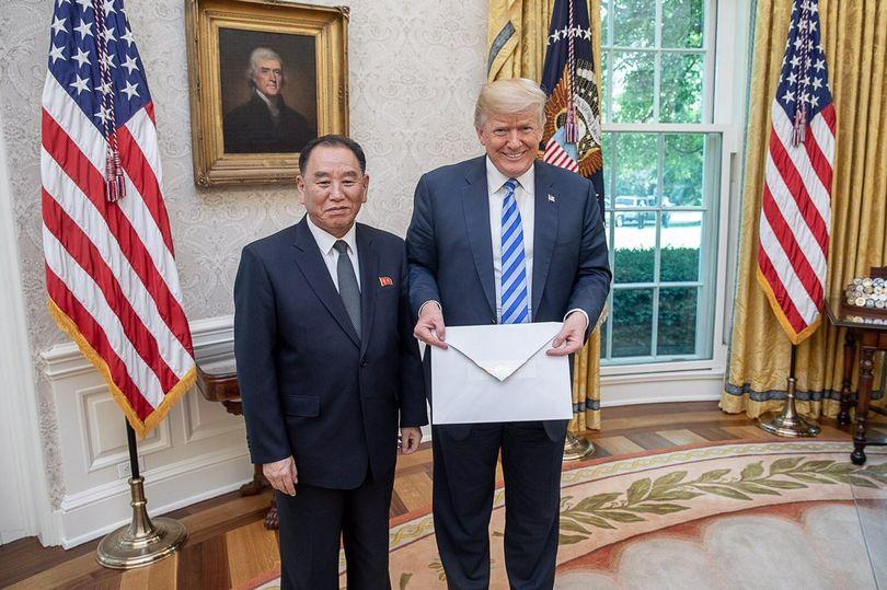  Trump poses with the North Korean envoy who delivered a letter from Kim Jong-un requesting the summit be rescheduled