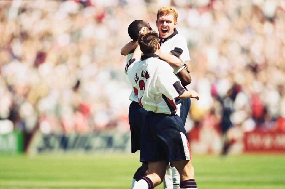  Paul Scholes and Alan Shearer were on target for England against Tunisia