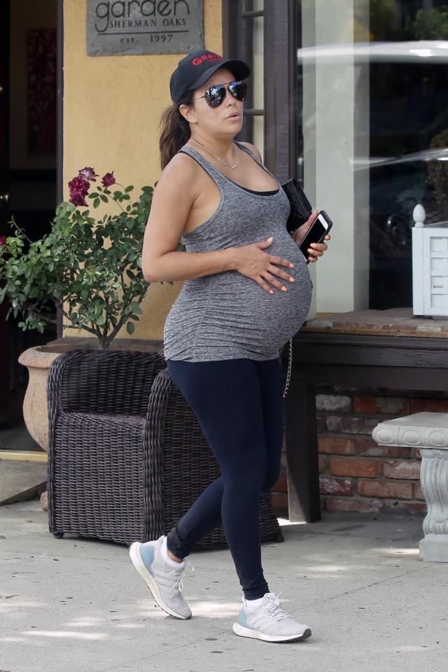  The star wore a grey vest and black leggings for the hike