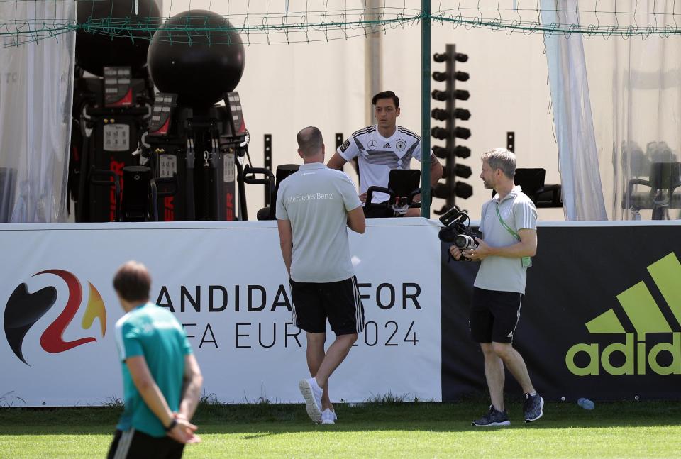  Ozil has not trained in the last four days after picking up an injury against Austria