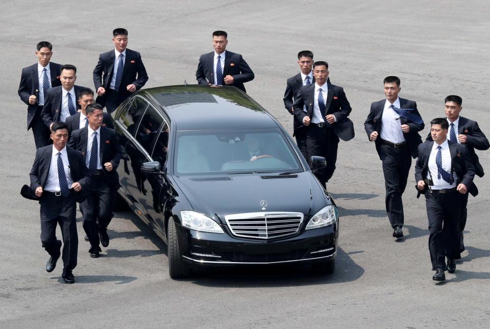  The high-profile security team form a ring around Kim Jong-un