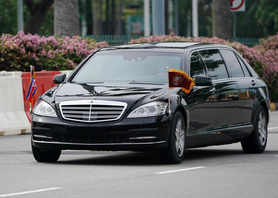  A solid looking Merc, believed to be carrying Kim Jong-un, drives through Singapore with the nation's flag