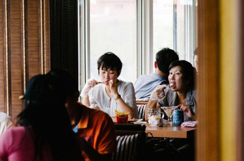  A pair of women eat in a restaurant in Pyongyang, North Korea