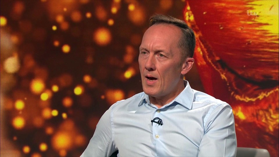 Irn-Bru trolled Lee Dixon for 'punditing in a giant bottle of Bru'