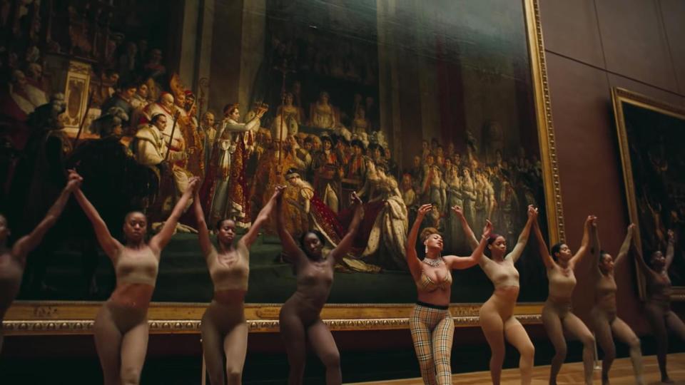  Along with their dancers, Jay and Beyonce shut down the famous Parisian landmark